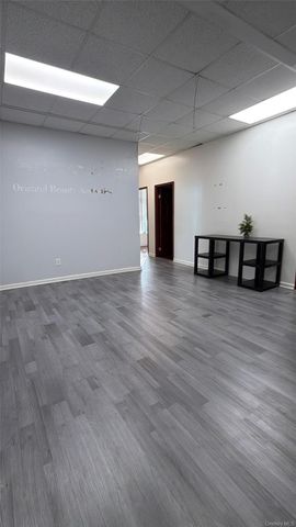 135-11 40th Road 4A, Flushing, NY 11354