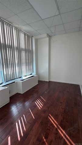 135-11 40th Road 4A, Flushing, NY 11354