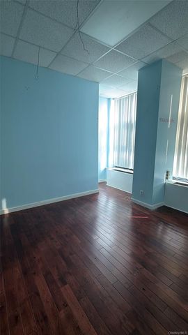 135-11 40th Road 4A, Flushing, NY 11354