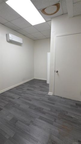 135-11 40th Road 4A, Flushing, NY 11354