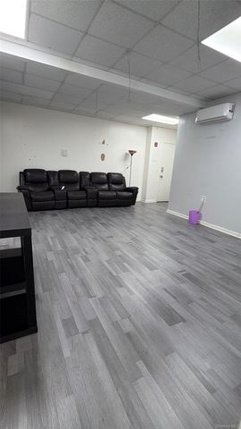 135-11 40th Road 4A, Flushing, NY 11354