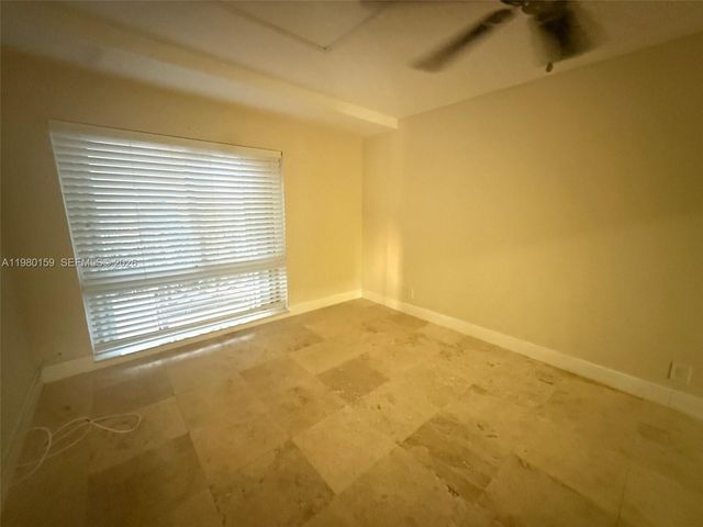 861 SE 22nd Ave 4, Pompano Beach, FL 33062