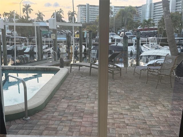 861 SE 22nd Ave 4, Pompano Beach, FL 33062