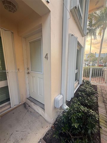 861 SE 22nd Ave 4, Pompano Beach, FL 33062