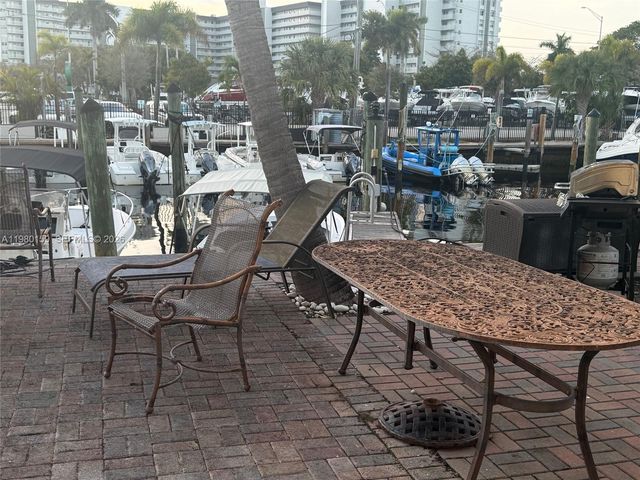 861 SE 22nd Ave 4, Pompano Beach, FL 33062