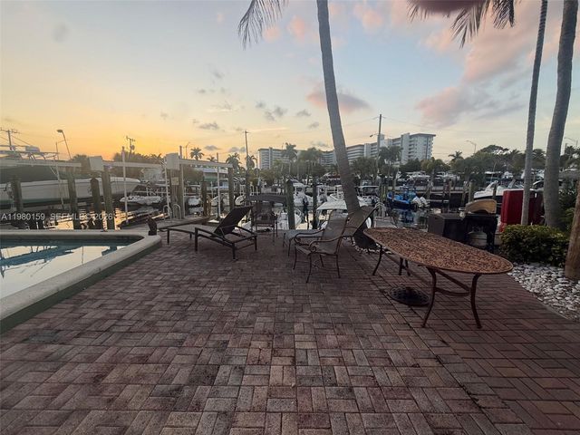 861 SE 22nd Ave 4, Pompano Beach, FL 33062
