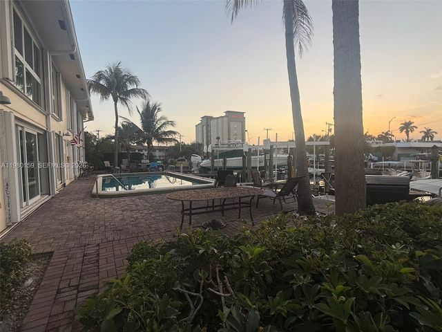 861 SE 22nd Ave 4, Pompano Beach, FL 33062