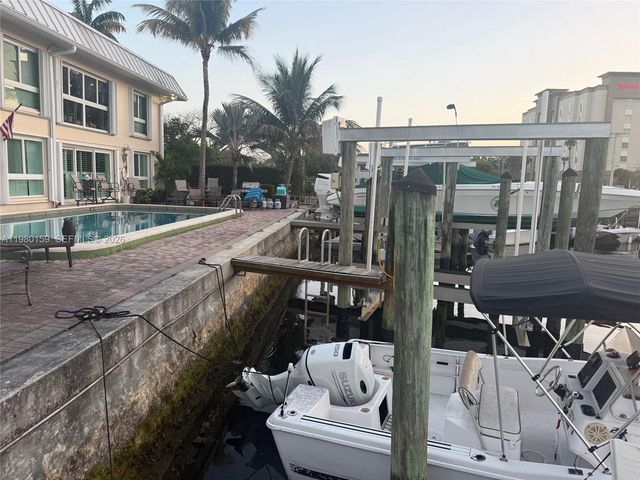 861 SE 22nd Ave 4, Pompano Beach, FL 33062