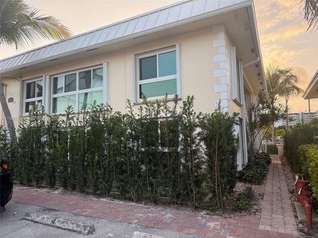 861 SE 22nd Ave 4, Pompano Beach, FL 33062