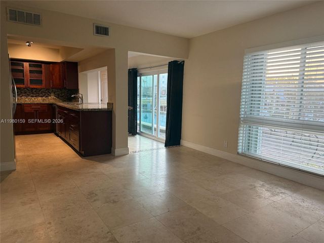 861 SE 22nd Ave 4, Pompano Beach, FL 33062
