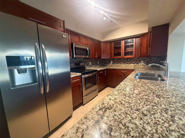 861 SE 22nd Ave 4, Pompano Beach, FL 33062