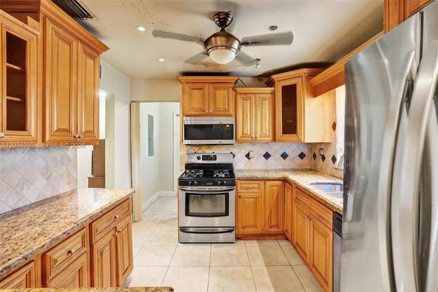 17132 NW 9th Ct, Miami Gardens, FL 33169