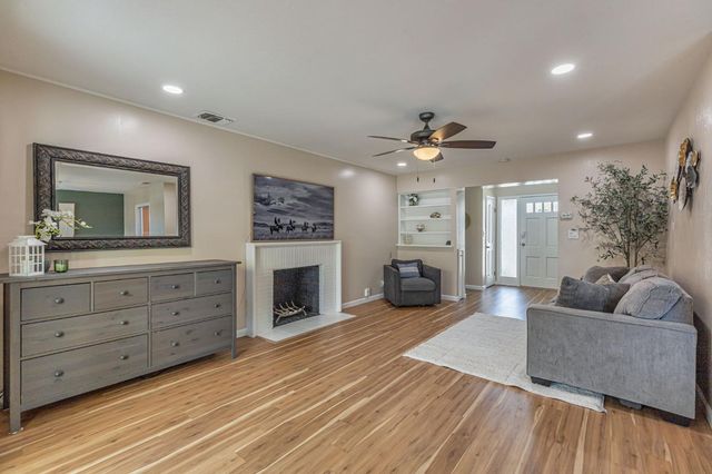 5200 Glide Ct, Sacramento, CA 95841