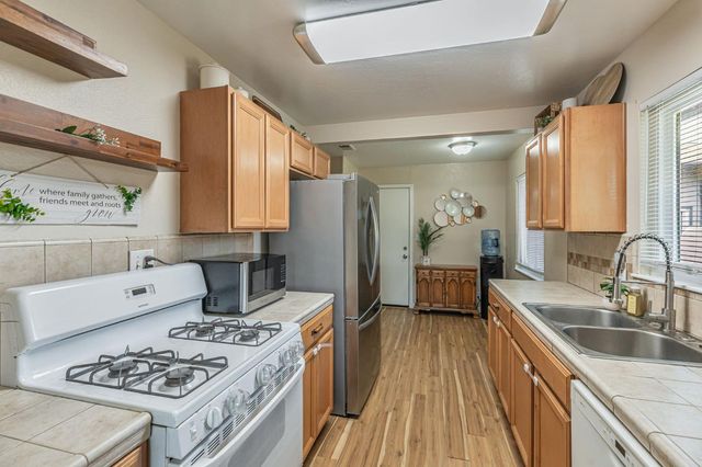 5200 Glide Ct, Sacramento, CA 95841