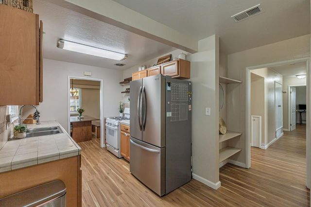 5200 Glide Ct, Sacramento, CA 95841