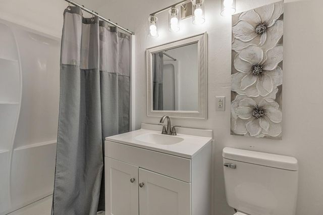 5200 Glide Ct, Sacramento, CA 95841