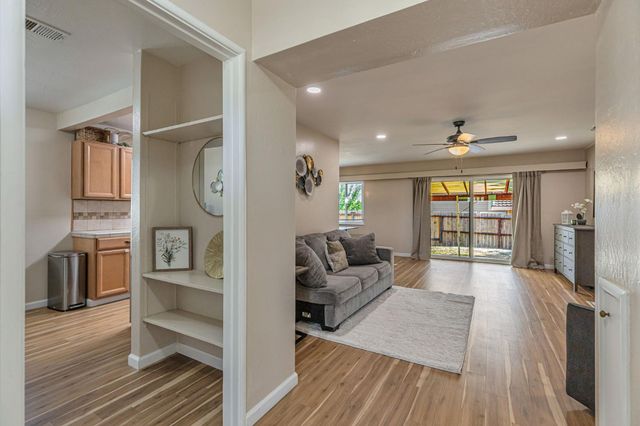 5200 Glide Ct, Sacramento, CA 95841