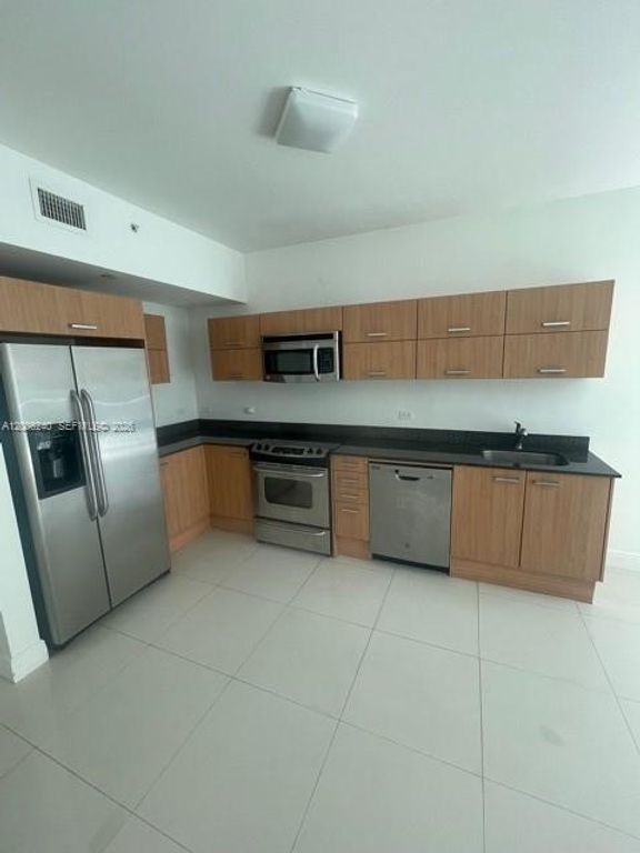 350 S Miami Ave 1112, Miami, FL 33130