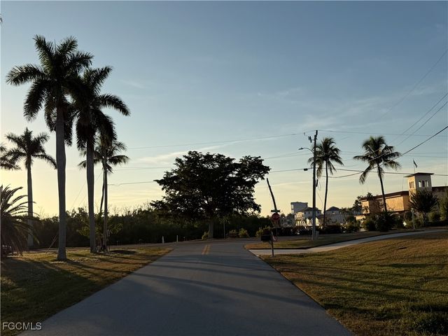 1531 SW 58th LN, Cape Coral, FL 33914