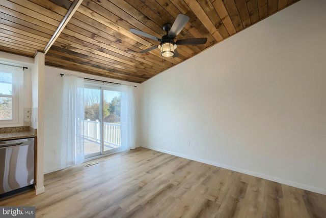 2 DUTTON RD, New Freedom, PA 17349