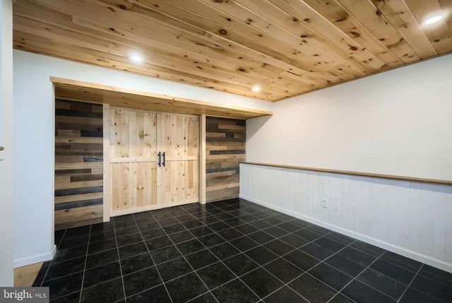 2 DUTTON RD, New Freedom, PA 17349