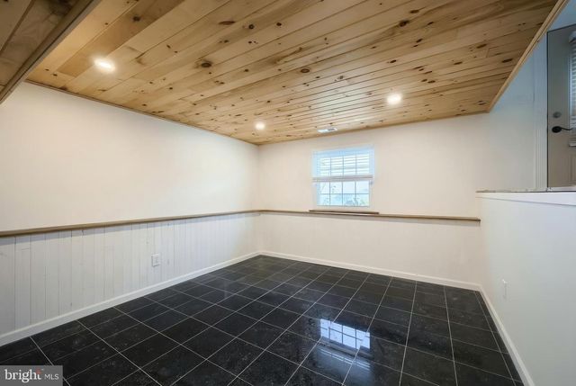 2 DUTTON RD, New Freedom, PA 17349