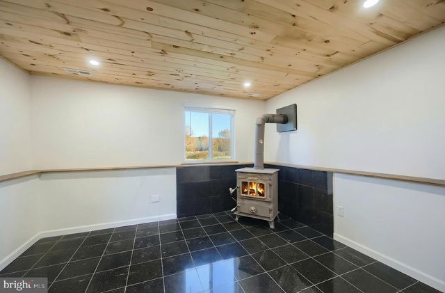 2 DUTTON RD, New Freedom, PA 17349