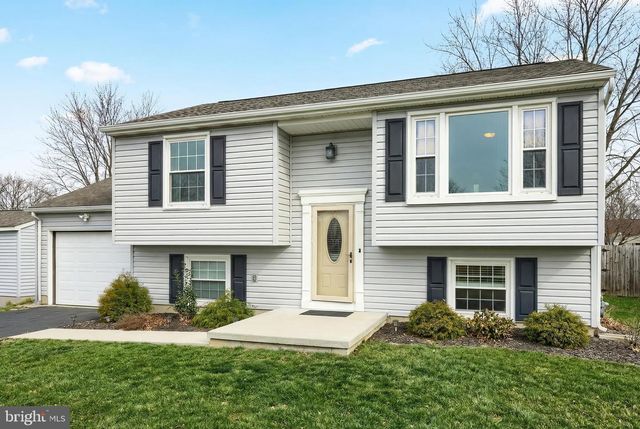 2 DUTTON RD, New Freedom, PA 17349