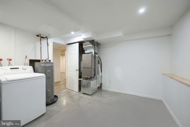 2 DUTTON RD, New Freedom, PA 17349