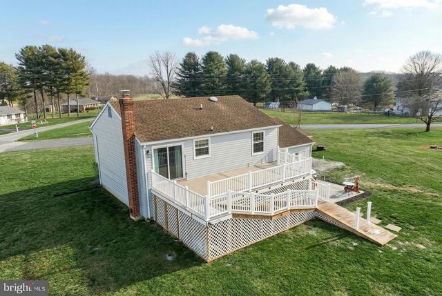 2 DUTTON RD, New Freedom, PA 17349