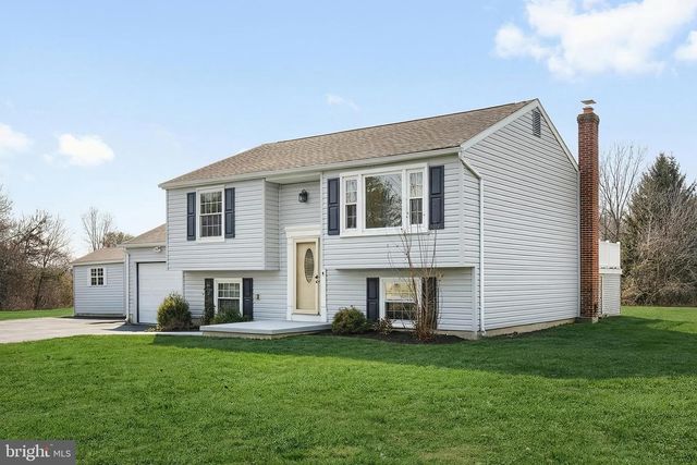 2 DUTTON RD, New Freedom, PA 17349