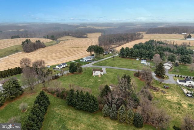 2 DUTTON RD, New Freedom, PA 17349