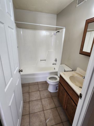 1646 S Fern St, Wichita, KS 67213