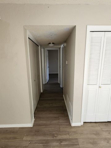 1646 S Fern St, Wichita, KS 67213