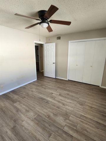 1646 S Fern St, Wichita, KS 67213