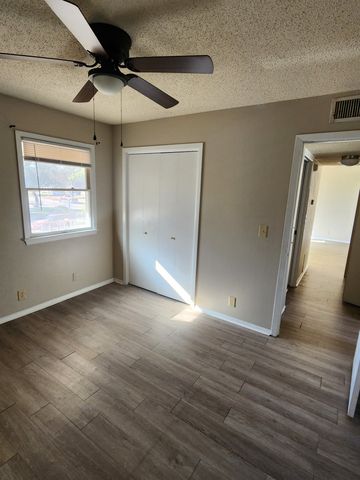 1646 S Fern St, Wichita, KS 67213