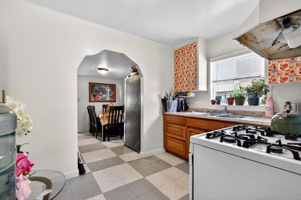 Image 12 of property listing at 782 Kilbreth Avenue, Salinas, CA 93905