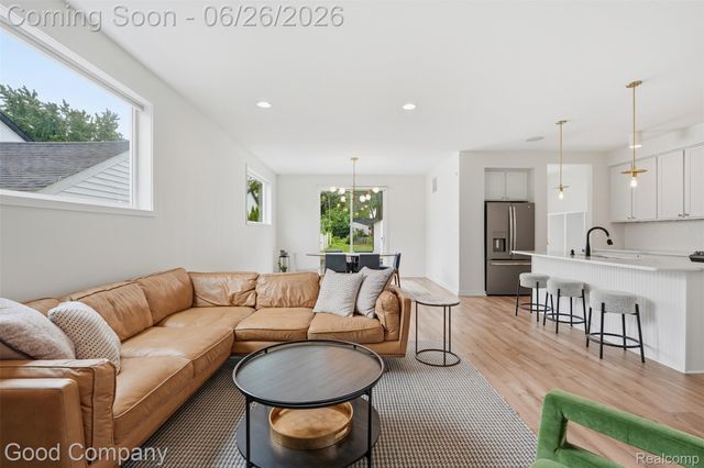 8431 Kenberton Drive, Oak Park, MI 48237
