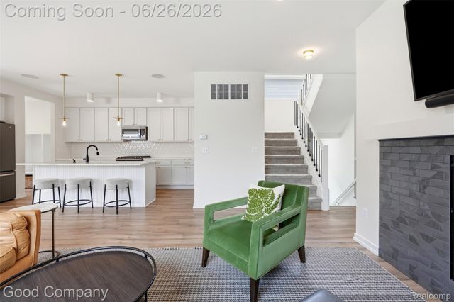 8431 Kenberton Drive, Oak Park, MI 48237