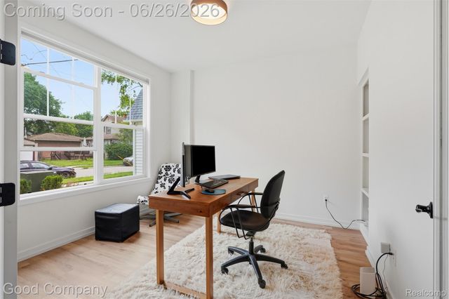 8431 Kenberton Drive, Oak Park, MI 48237