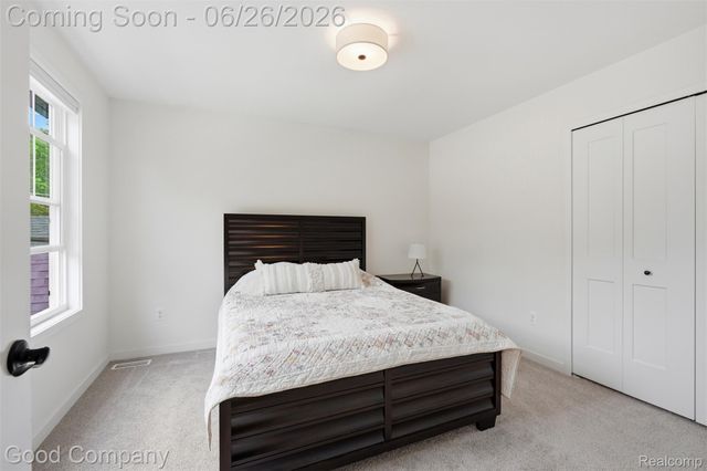 8431 Kenberton Drive, Oak Park, MI 48237