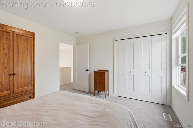 8431 Kenberton Drive, Oak Park, MI 48237