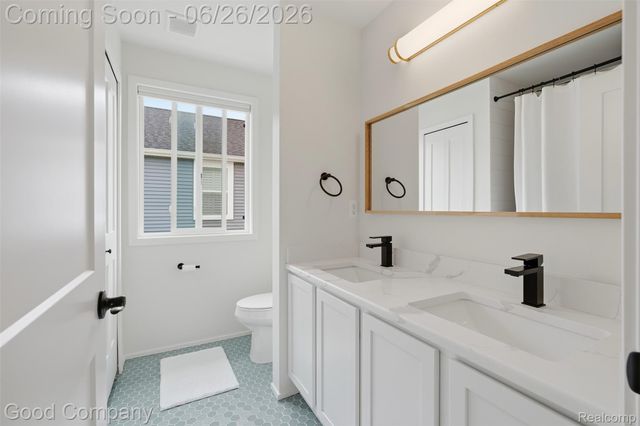 8431 Kenberton Drive, Oak Park, MI 48237