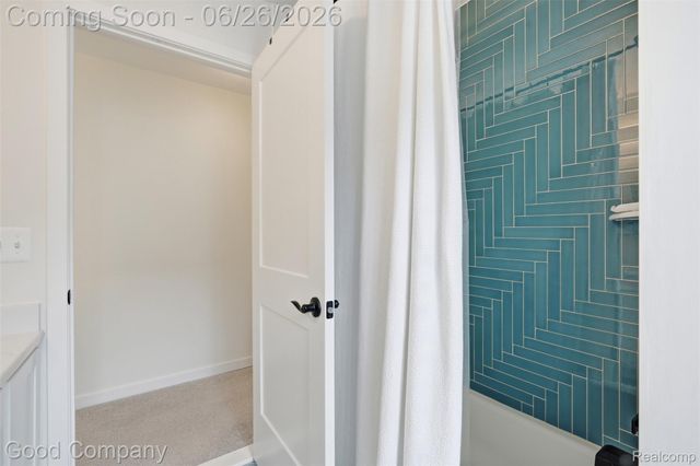 8431 Kenberton Drive, Oak Park, MI 48237
