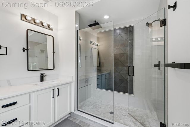 8431 Kenberton Drive, Oak Park, MI 48237