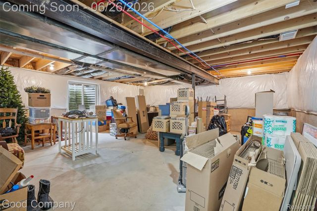 8431 Kenberton Drive, Oak Park, MI 48237