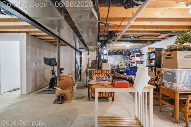 8431 Kenberton Drive, Oak Park, MI 48237