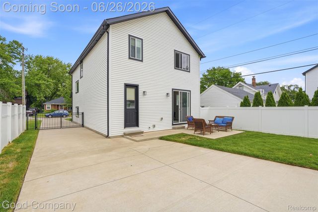 8431 Kenberton Drive, Oak Park, MI 48237