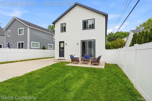 8431 Kenberton Drive, Oak Park, MI 48237