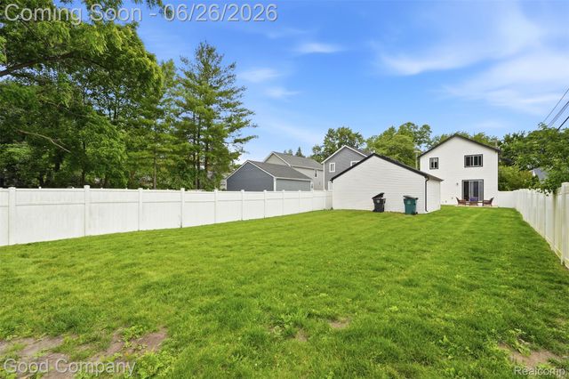 8431 Kenberton Drive, Oak Park, MI 48237